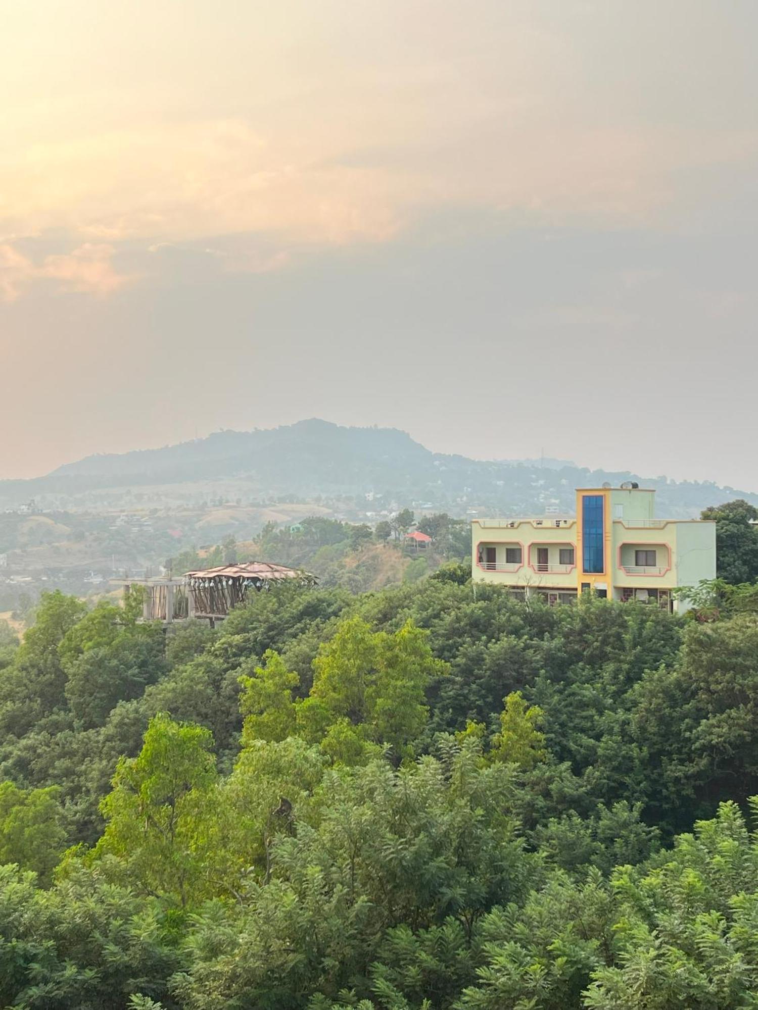 Anand Valley Hotel Panhala ภายนอก รูปภาพ