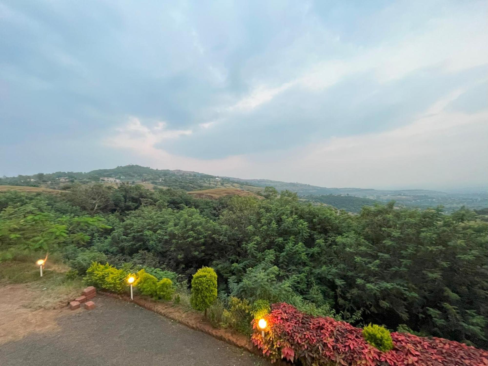 Anand Valley Hotel Panhala ภายนอก รูปภาพ